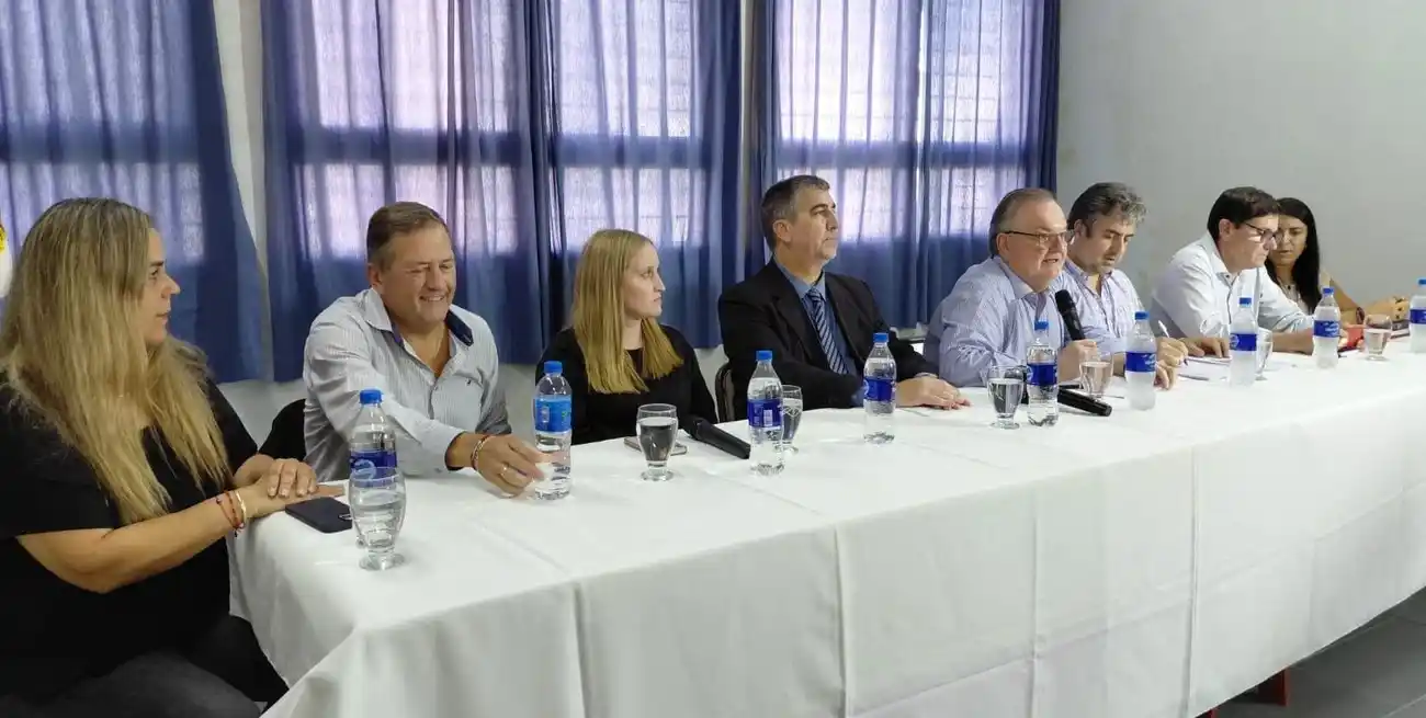 Tres ministros, fiscal y autoridades brindaron una conferencia en San Cristóbal: Foto: Noelí Rojas