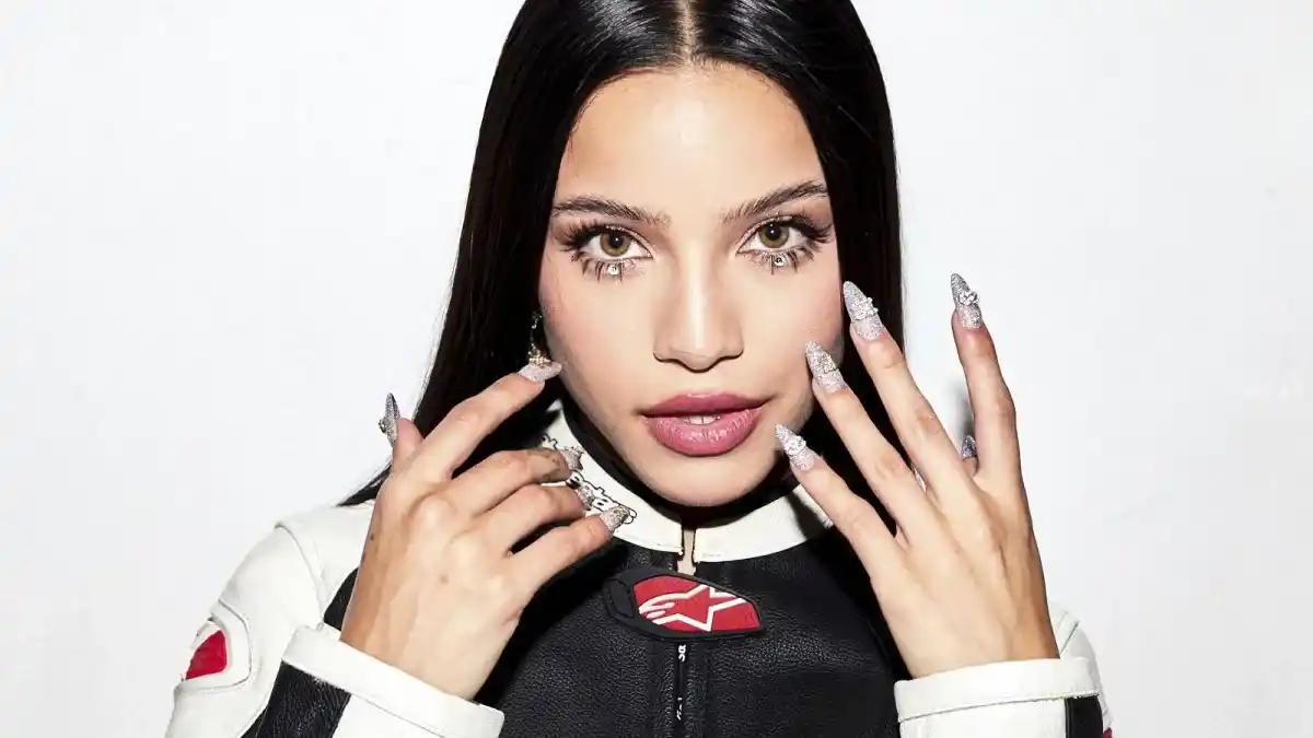 Emilia Mernes sacó su línea de brillitos a altísimos precios