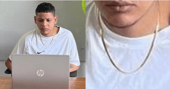 Sicario presume cadena de oro mientras le imputan cargos