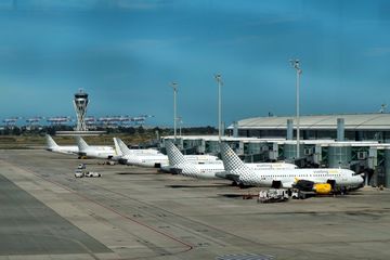 IAG confirma giro hacia Boeing de Vueling: recibirá 50 737 MAX