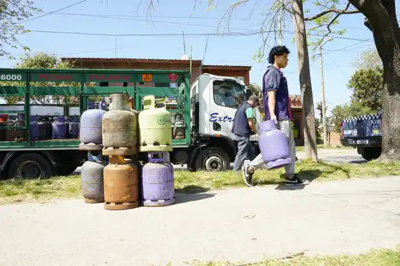 Fernando Gray criticó la desregulación del precio de las garrafas: "Esta decisión perjudica a 20 millones de personas"