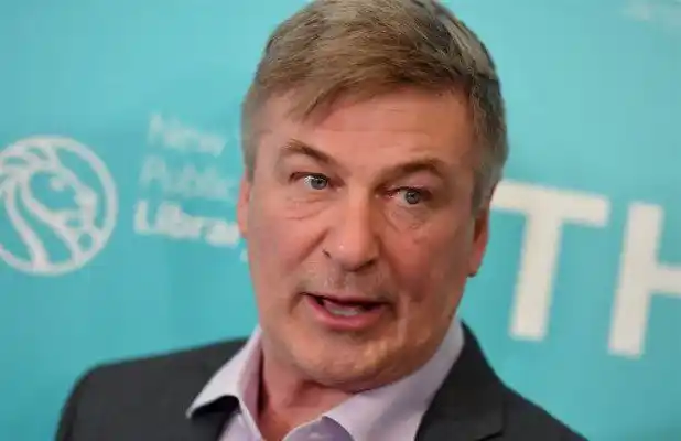 Encargada de armas de filme de Baldwin ignoraba que había «balas reales» en el set (abogados)