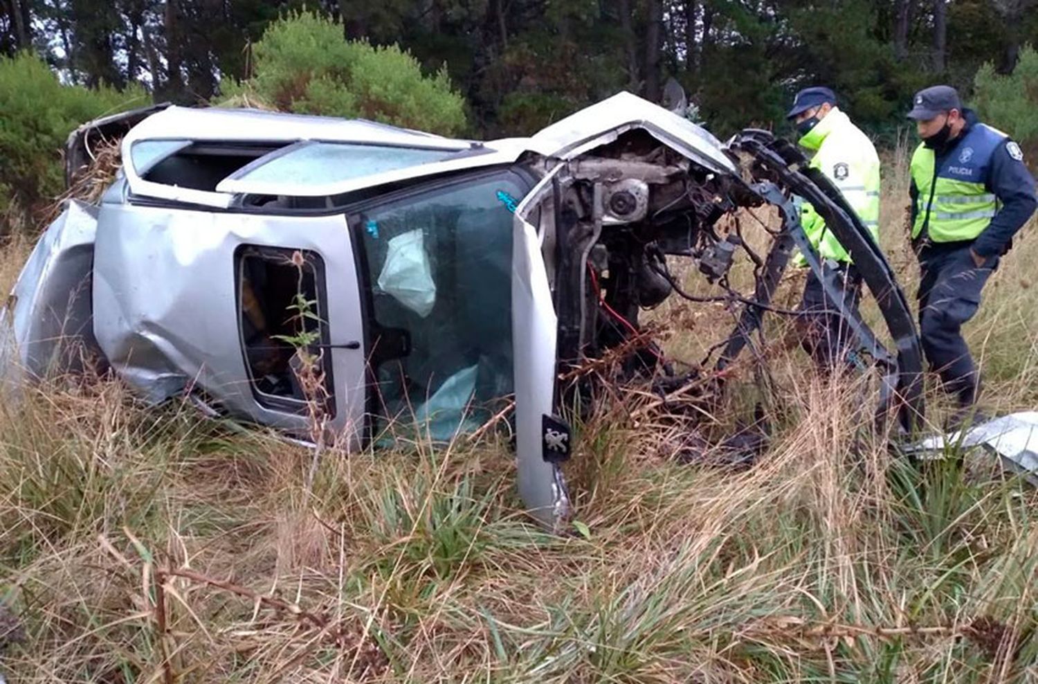 Un joven quedó internado en terapia intensiva tras un vuelco en la Ruta 30