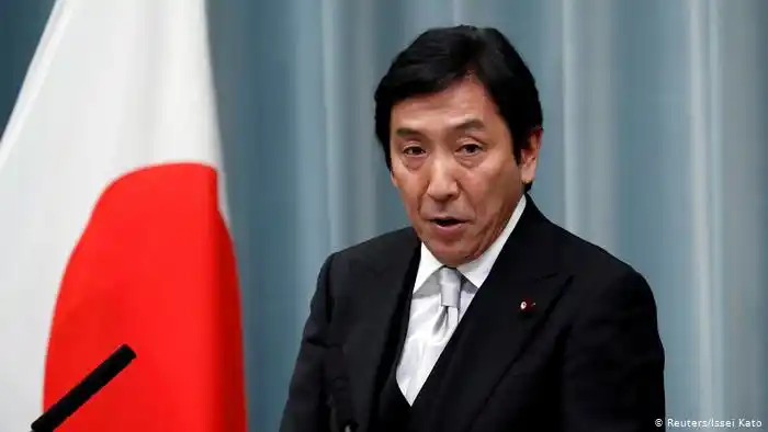 Renunció el ministro de Comercio de Japón