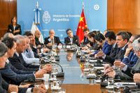 Argentina deja de pagar importaciones en dólares y pasa a yuanes
