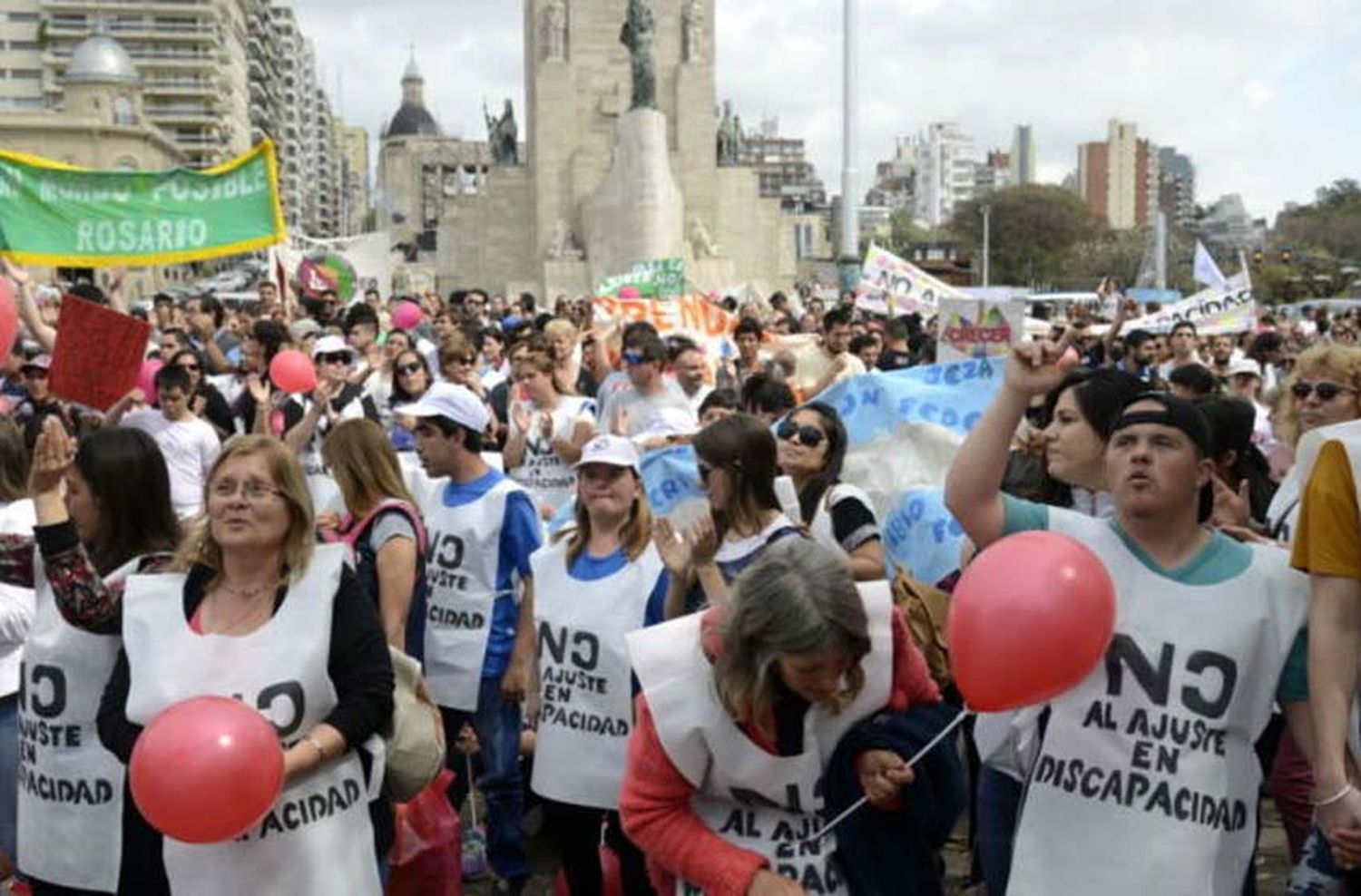 Organizaciones marchan al Monumento por una jornada nacional contra el ajuste en discapacidad