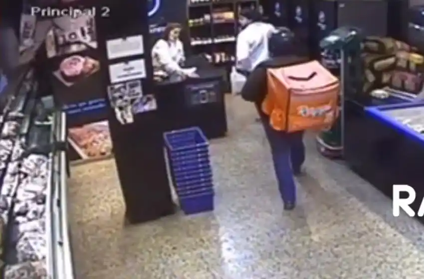 Video: entró a robar con una mochila de Rappi a un comercio en pleno Pichincha