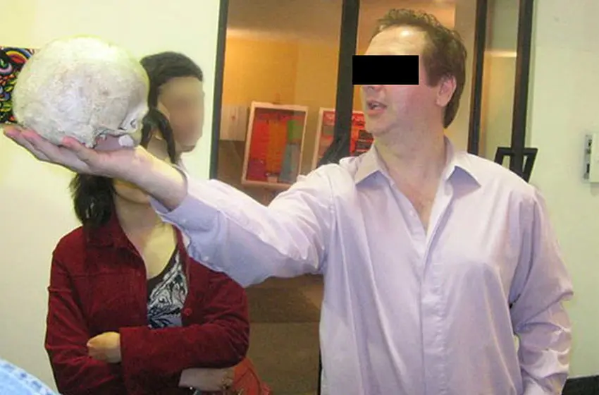 Los chats privados del ex profesor acusado de abusar de adolescentes en una secta mística