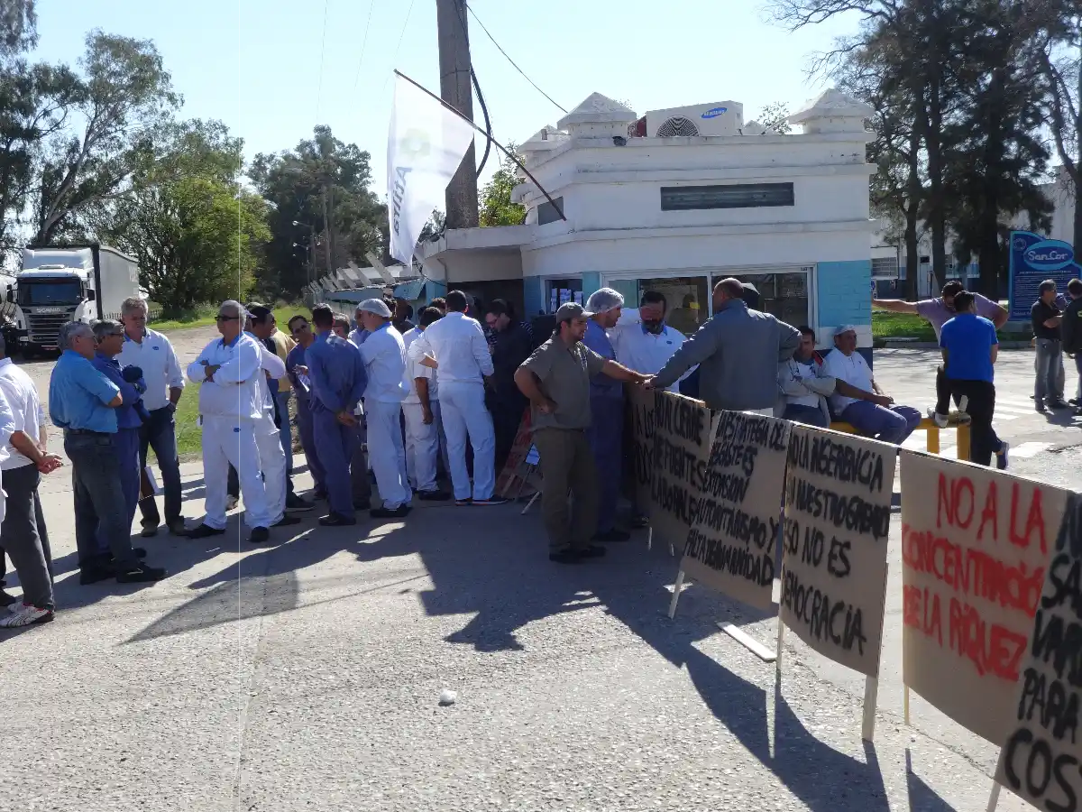  Bloquearon ingreso a la planta de Sancor en Devoto