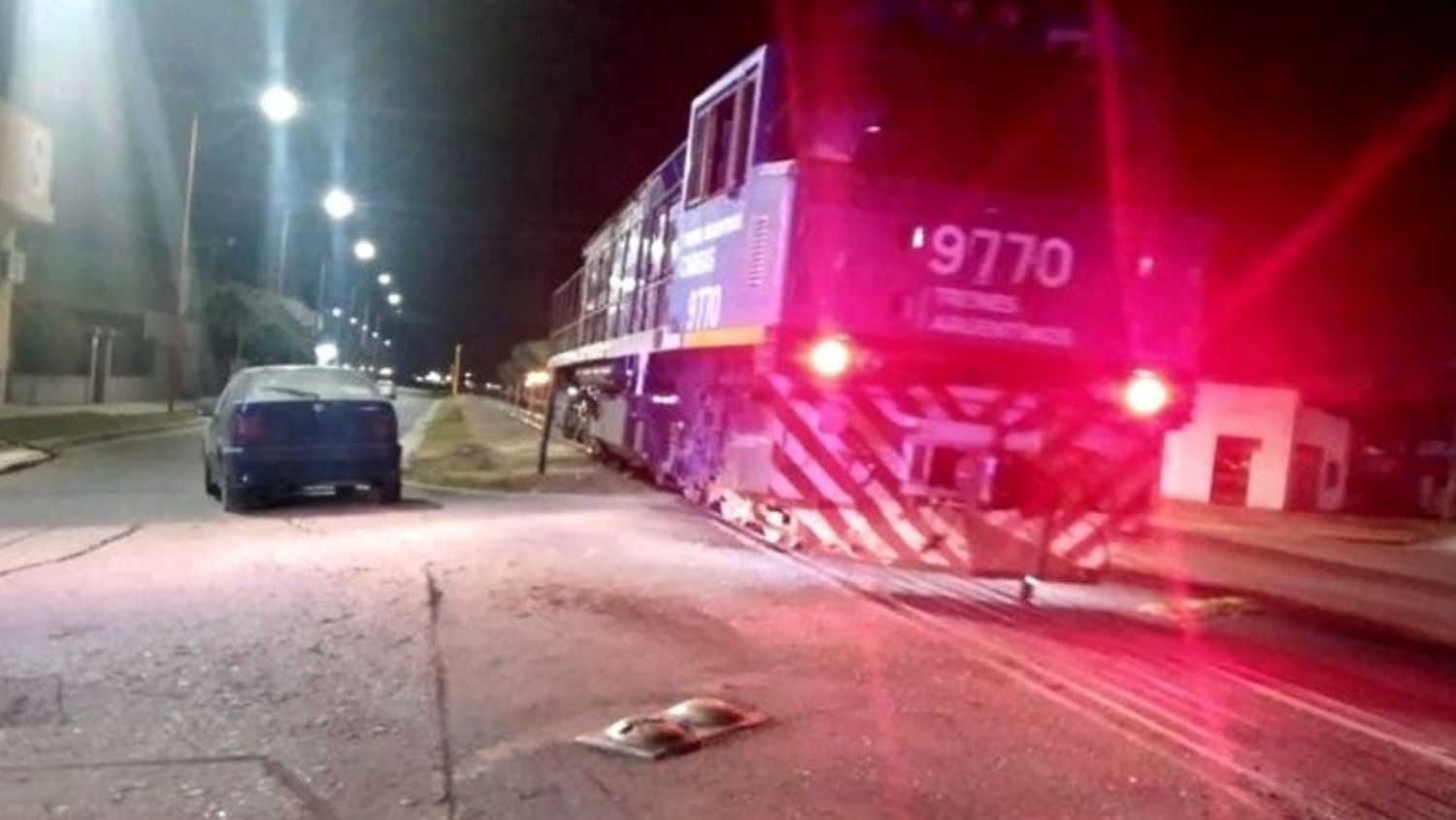 Chocaron contra un tren en Timbúes y se salvaron de milagro