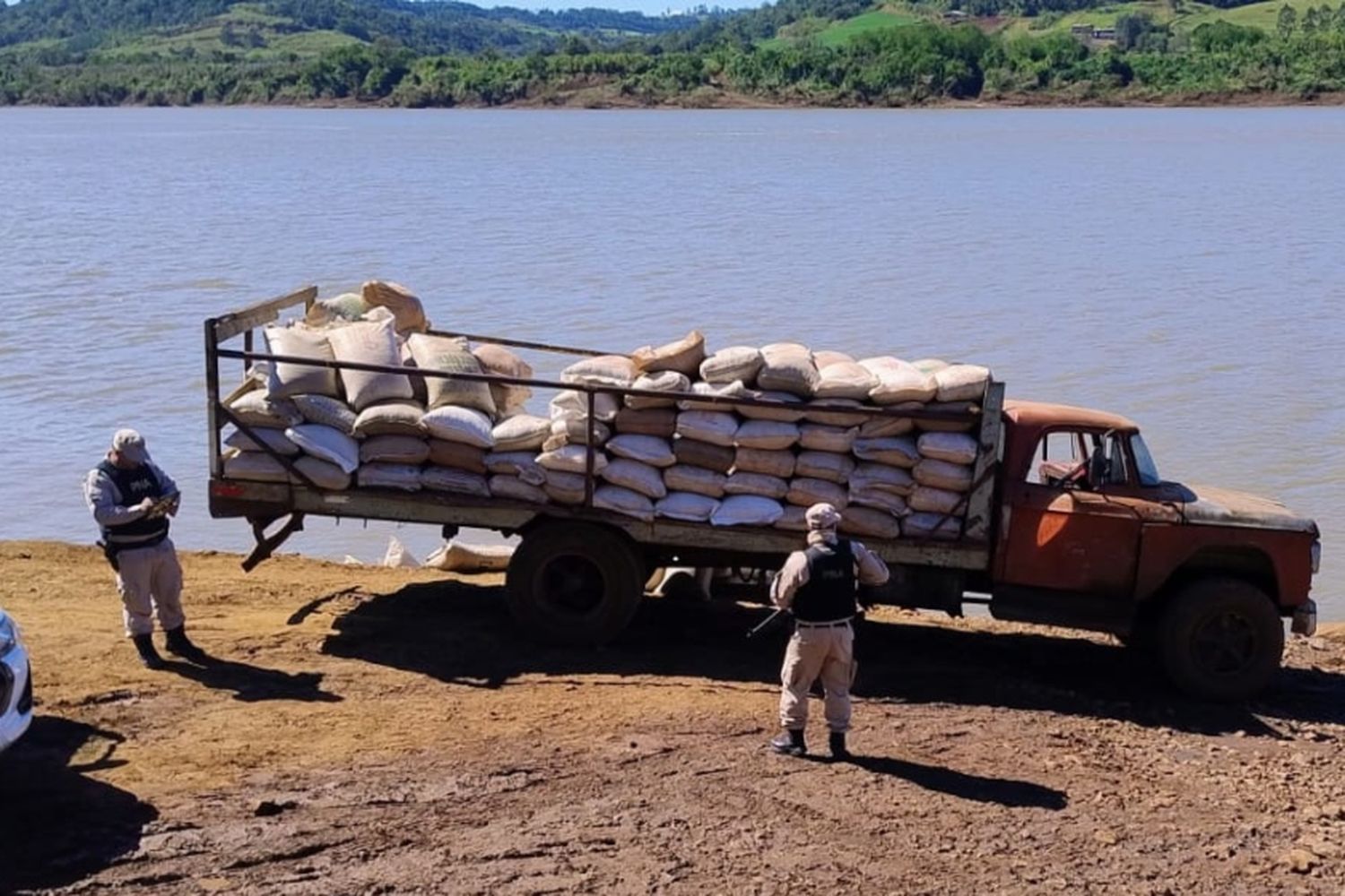 Prefectura incautó un cargamento de más de 7.600 kilos de soja