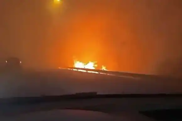 Grave incendio en la autopista Rosario - Santa Fe con el tránsito totalmente cortado