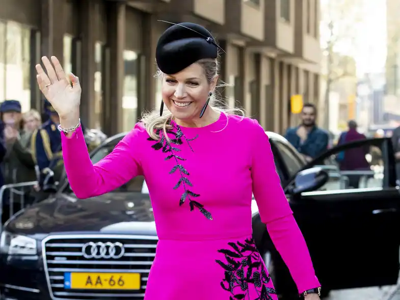 Máxima encanta a todos, aun con vestido reciclado