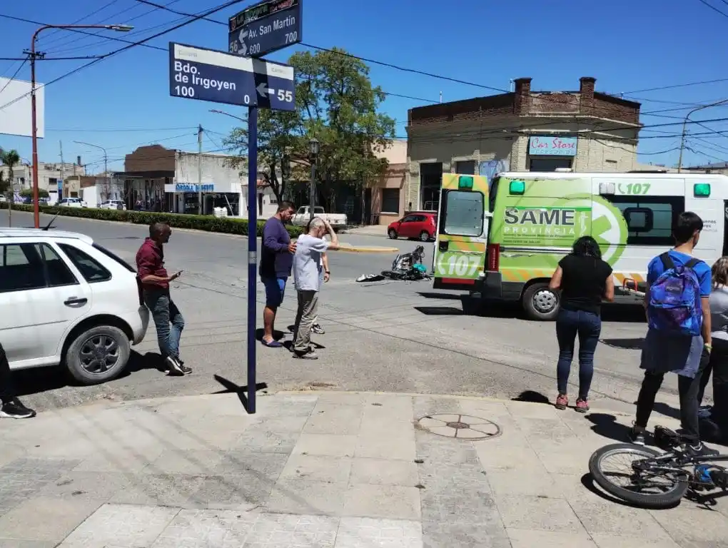 Tránsito: un accidente evidenció falta de control y señalización