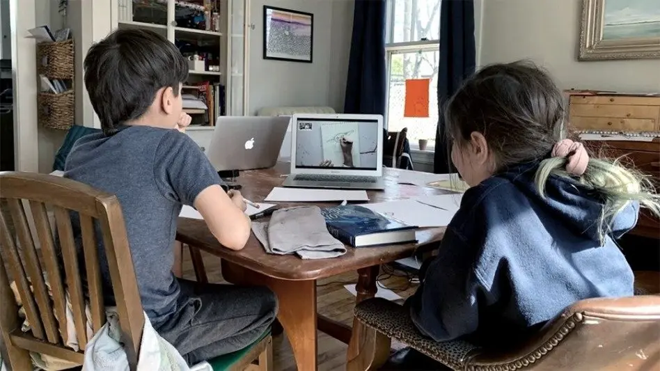 Oficializaron la licencia para trabajadores a cargo de niños sin clases presenciales