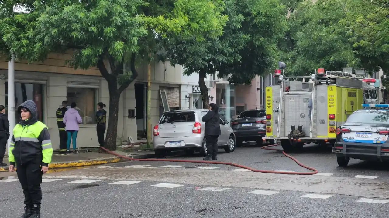 incendio fuego bomberos pdi bomberos zapadores rafaela llovizna bomberos voluntarios patrullero - 5