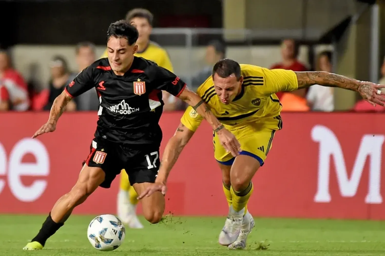 Tras la descompensación de Javier Altamirano en pleno campo de juego, se suspendió el partido entre Estudiantes y Boca