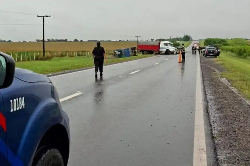 Tragedia en la ruta 4: choque fatal entre un camión y un automóvil - 2