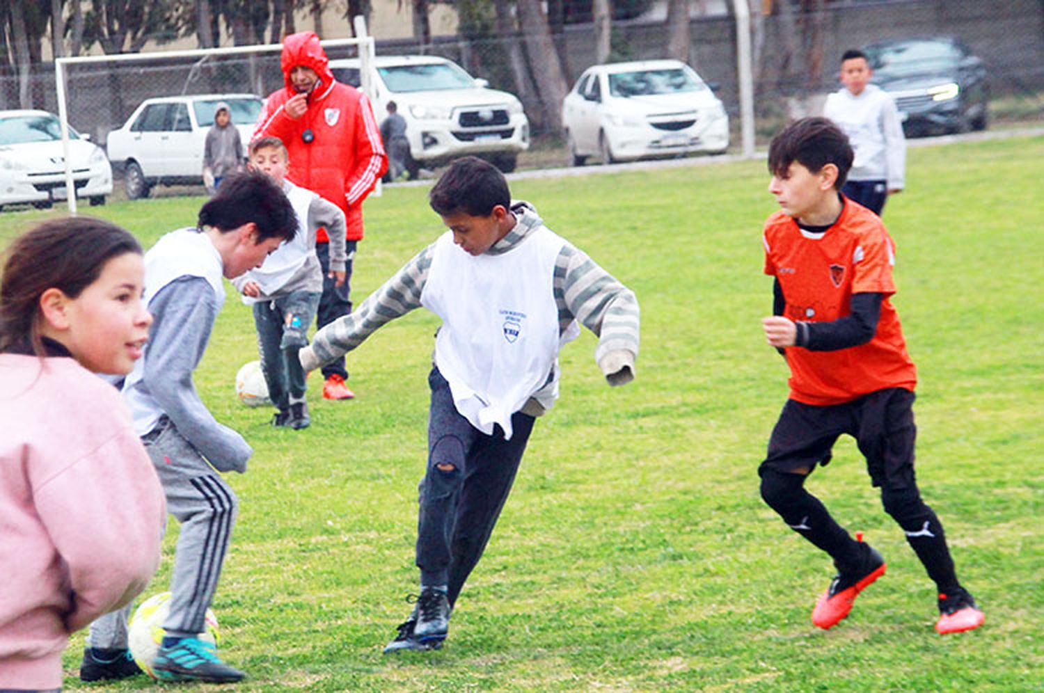 La tormenta no amilanó el entusiasmo de los chicos