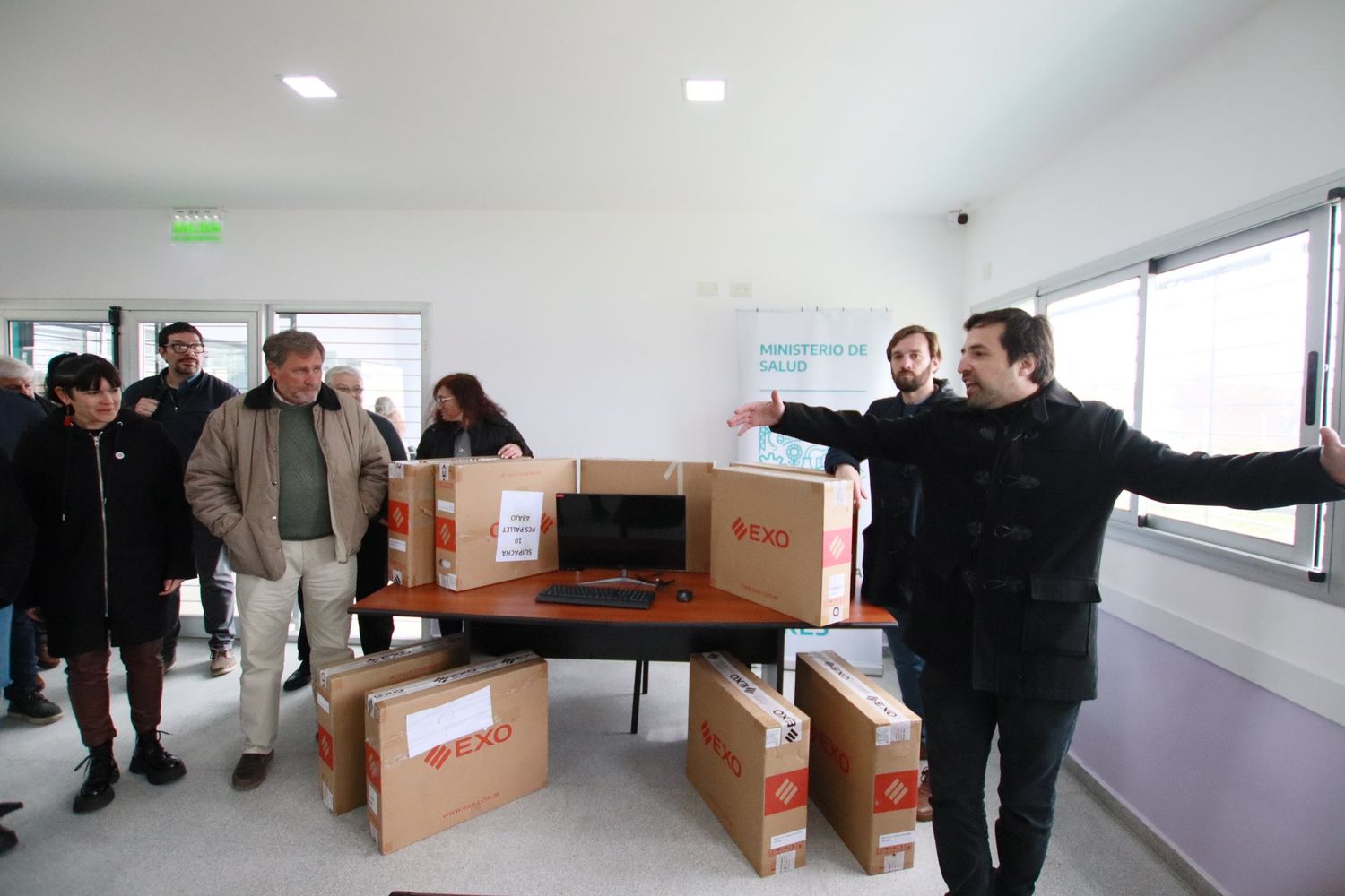 Kreplak le hizo pasar un incómodo momento al intendente de Suipacha durante la inauguración de un centro de salud