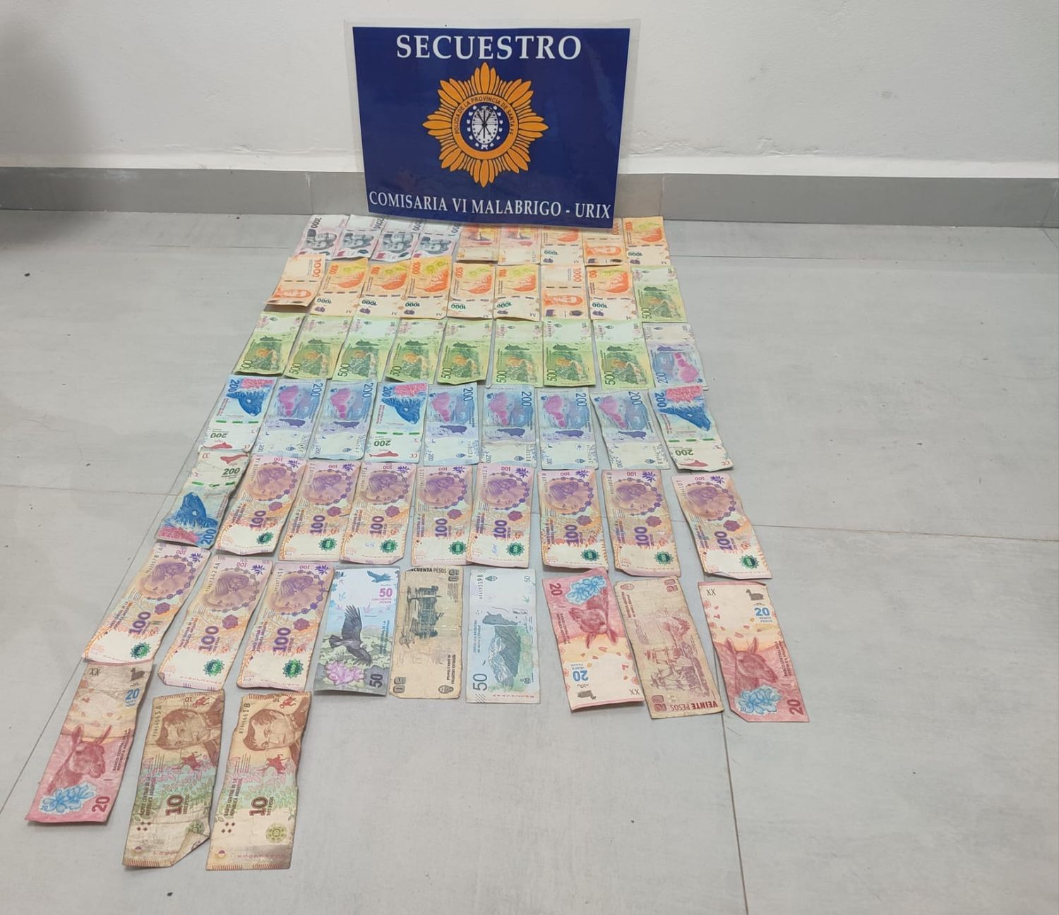 Fue detenido un sujeto que robó en un kiosco y rompió dos autos