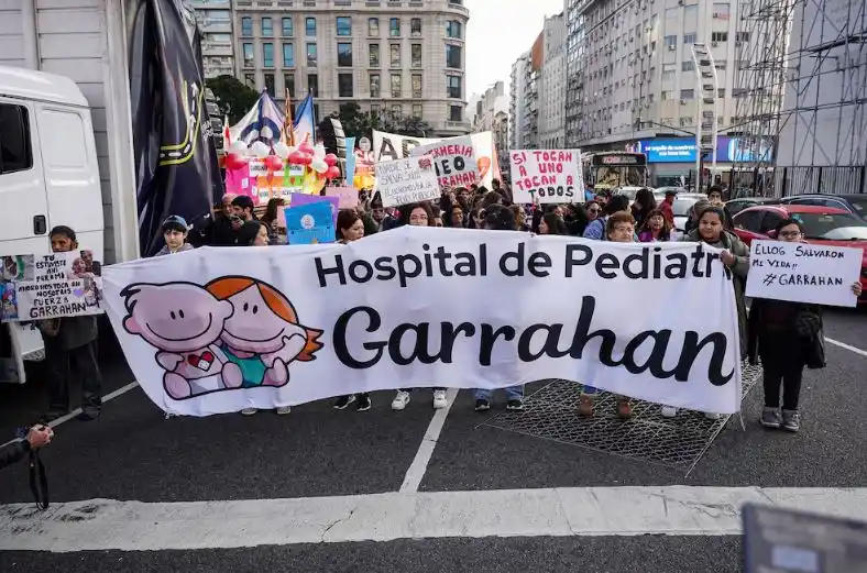 El Hospital Garrahan anunció un aumento salarial para sus empleados que definió como histórico