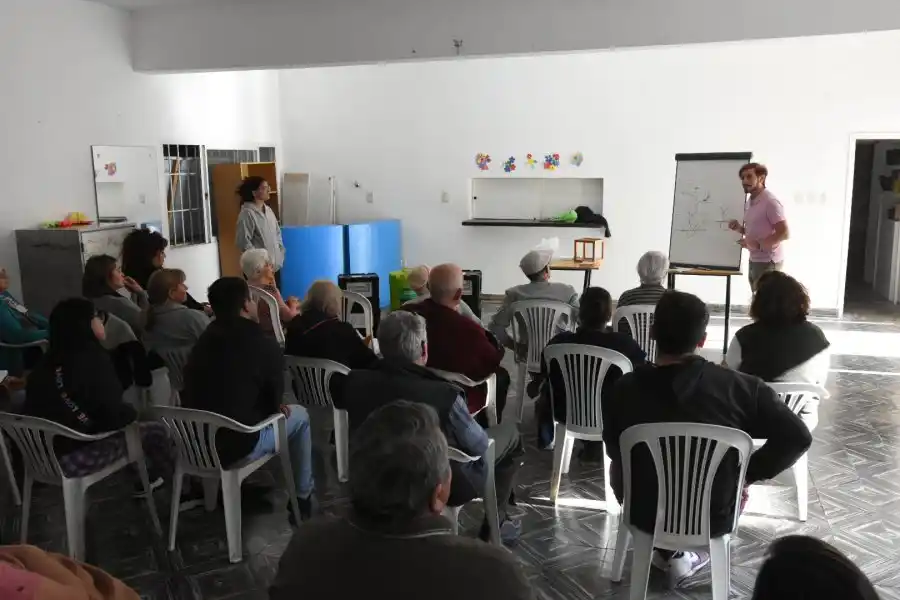 Participación ciudadana en el Taller de Huerta y Compost