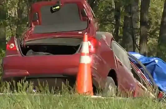 Se sacaba selfies mientras manejaba, chocó y murió en el acto