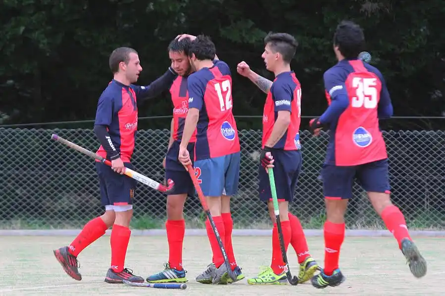 Hockey: tercer triunfo consecutivo de MDQ 06