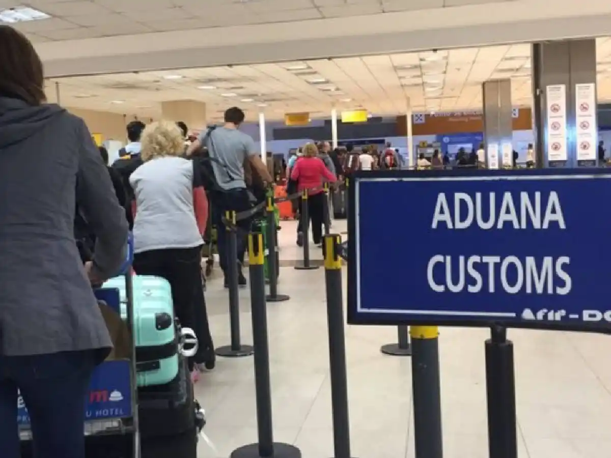 El gobierno dispuso que notebooks y celulares puedan ingresar sin ser declarados