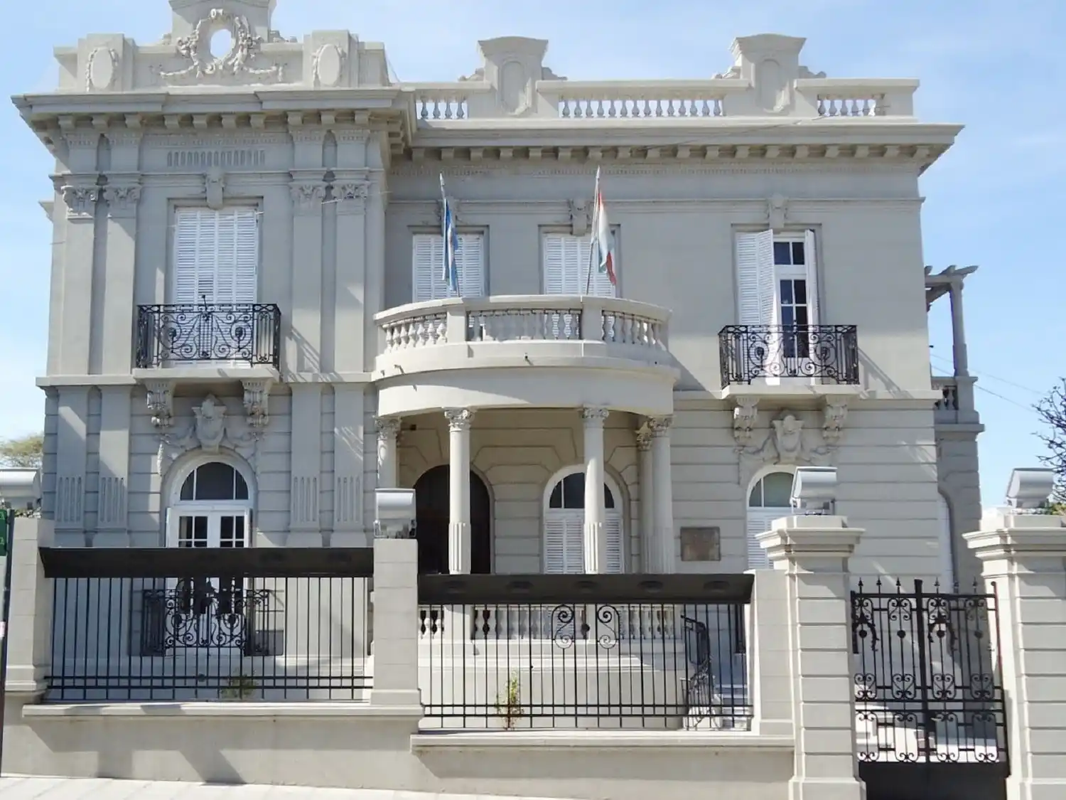 Nuevas medidas, recortes y falta de información sobre contrataciones