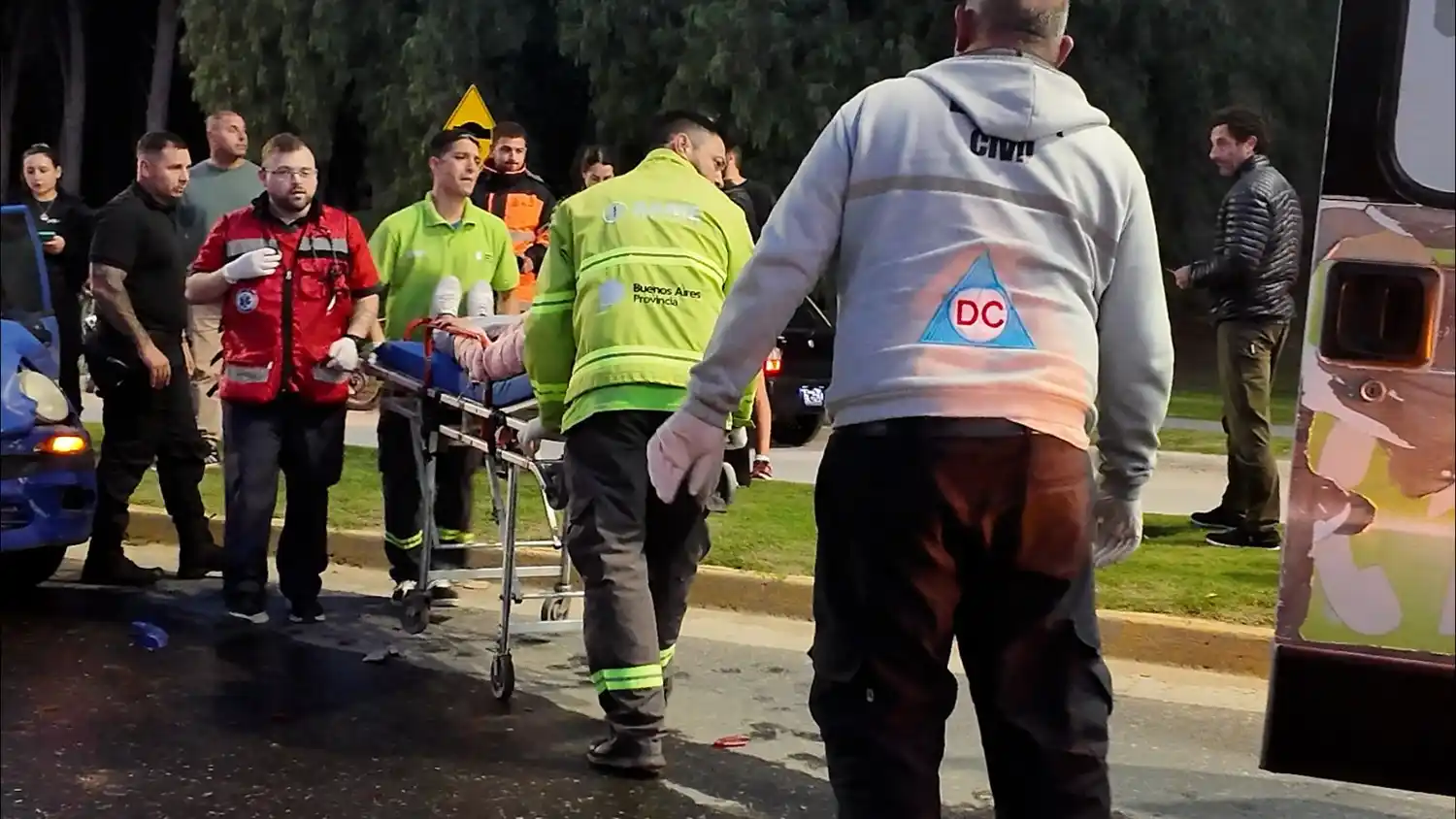 En avenida 10 al 5200, se produjo el accidente de tránsito entre dos automóviles, frente al Parque Lillo