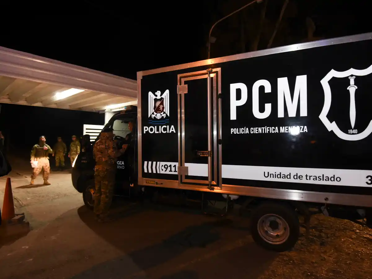 Los cuerpos de 15 fallecidos en un accidente en Tucumán llegaron en avión a Mendoza