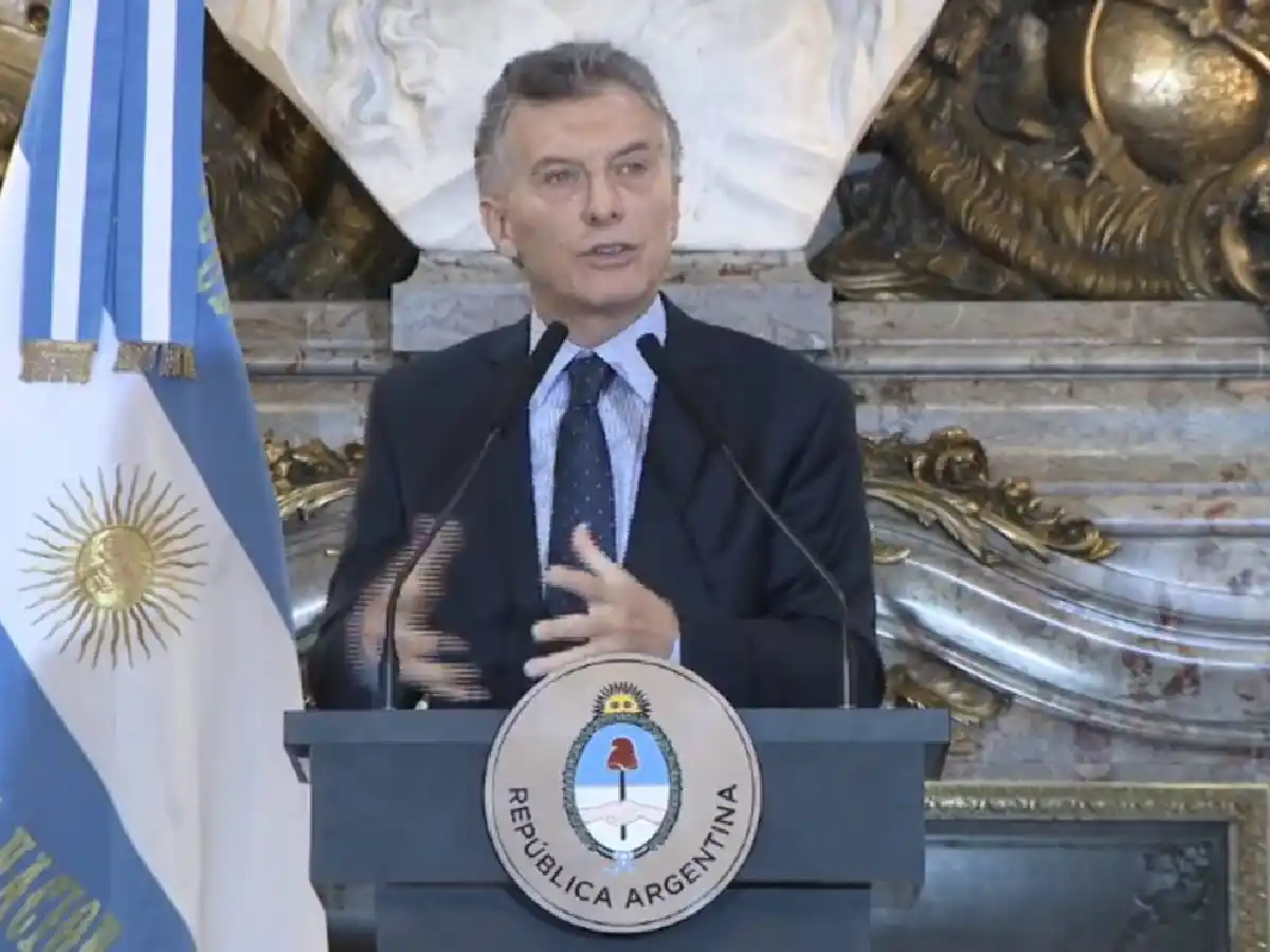 “La mayoría no escupimos ni tiramos piedras”, dijo Macri