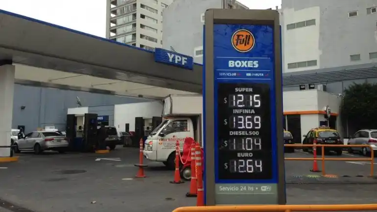 Argentina tiene una de las naftas más caras pese a la baja sostenida del petróleo