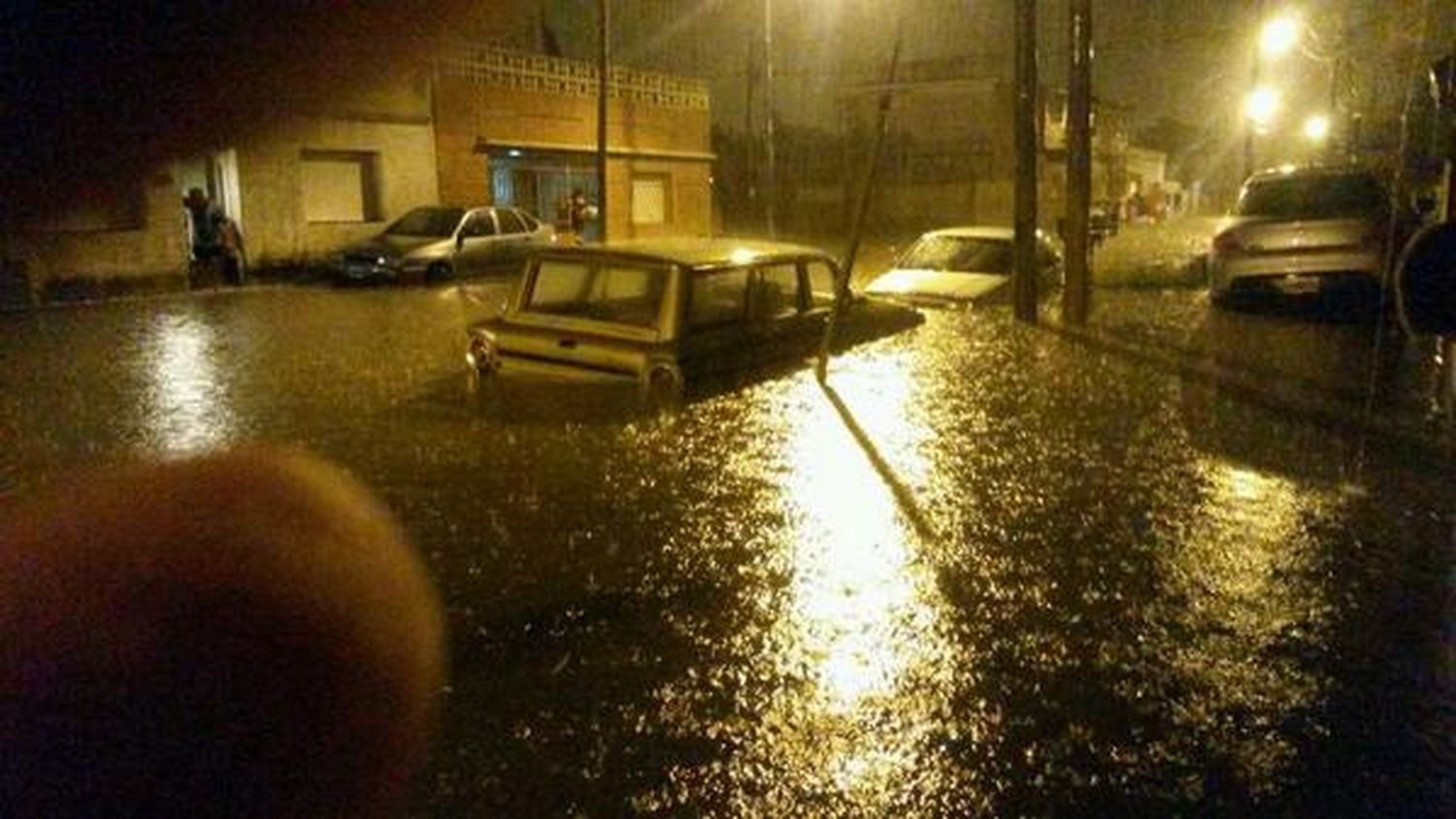 Temporal en la Provincia: Inundaciones, evacuados, caída de granizo y cortes de luz