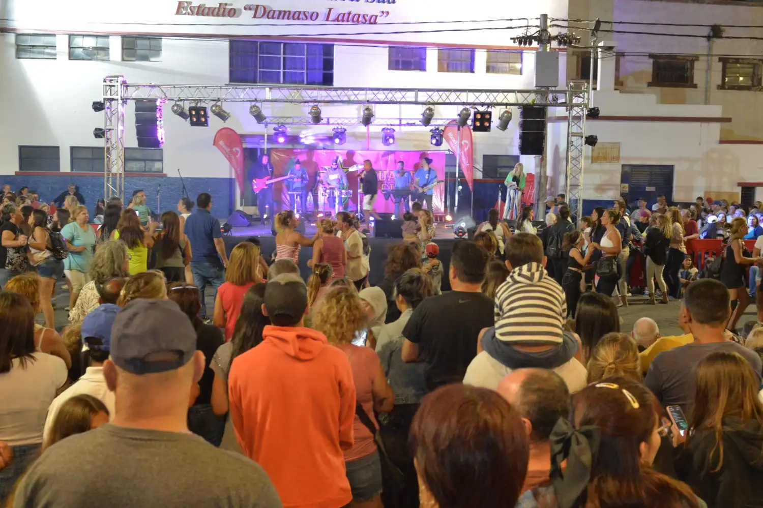 La propuesta comenzará a las 19 horas y tendrá la presentación en vivo de Luca’s Band y Los Tapitas.