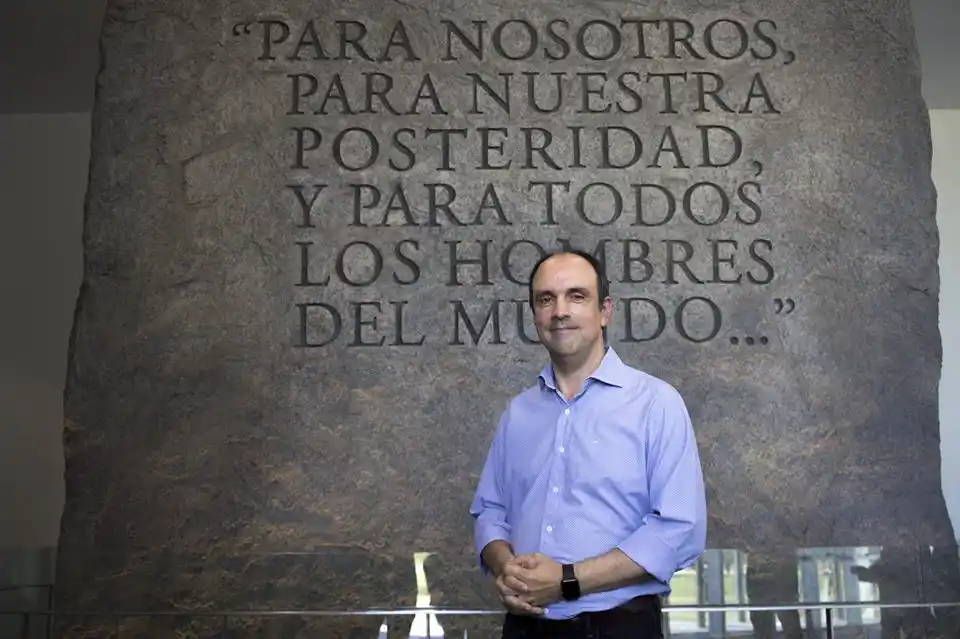 Corral recorrió el Museo de la Constitución