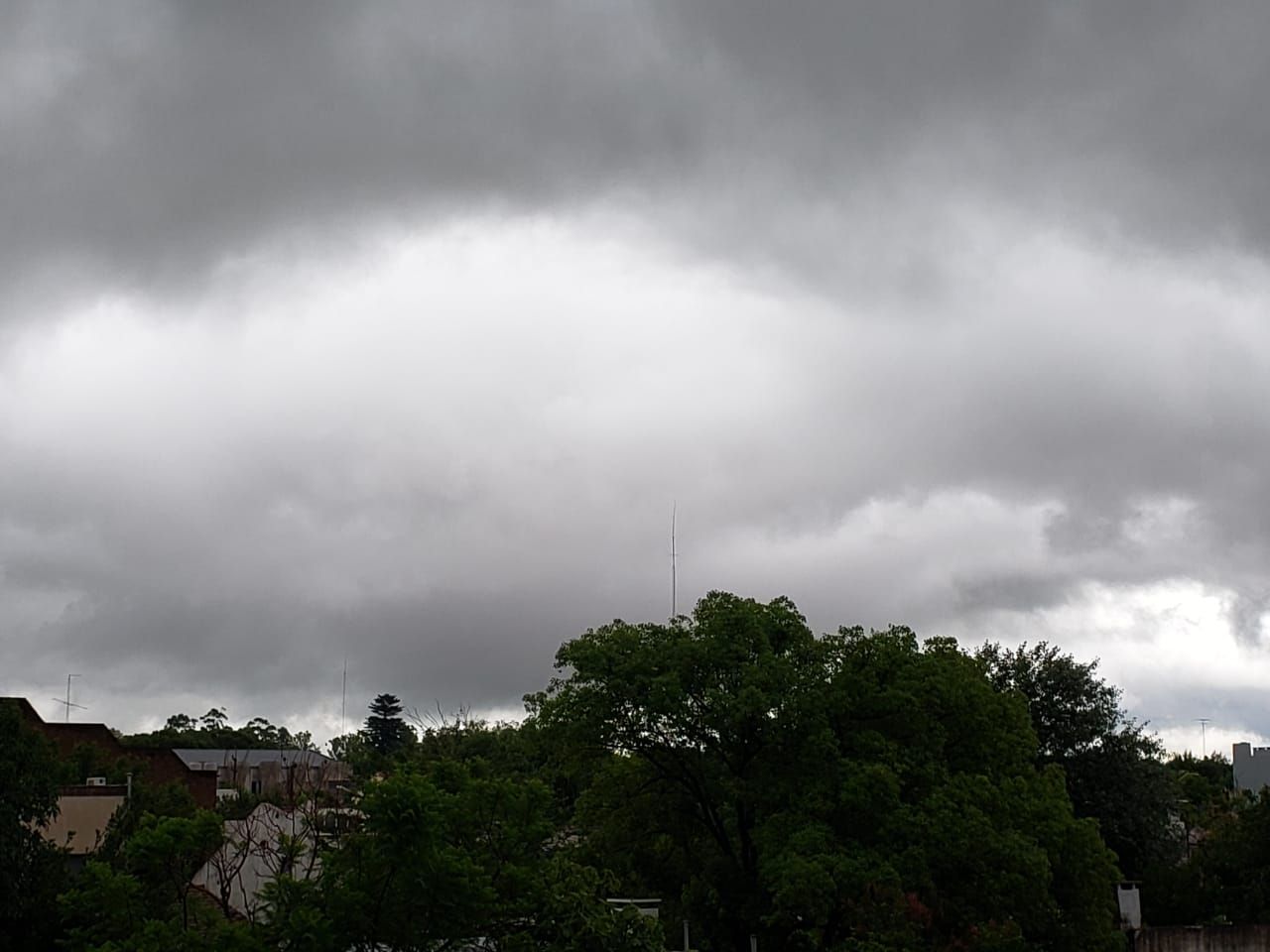 Continúan las lluvias y el alerta meteorológico