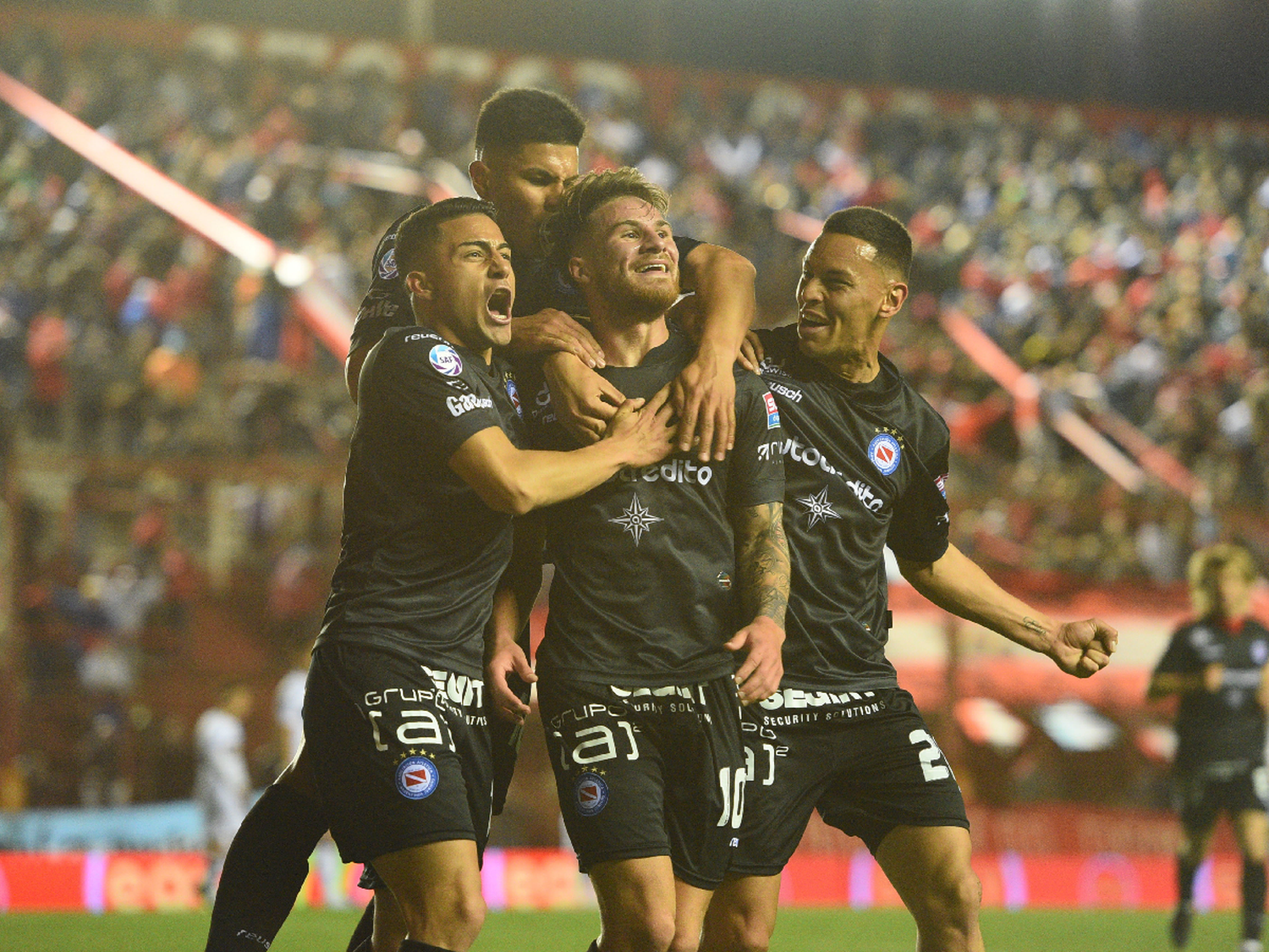 El “Bicho” le dio otro golpe al “Granate”
