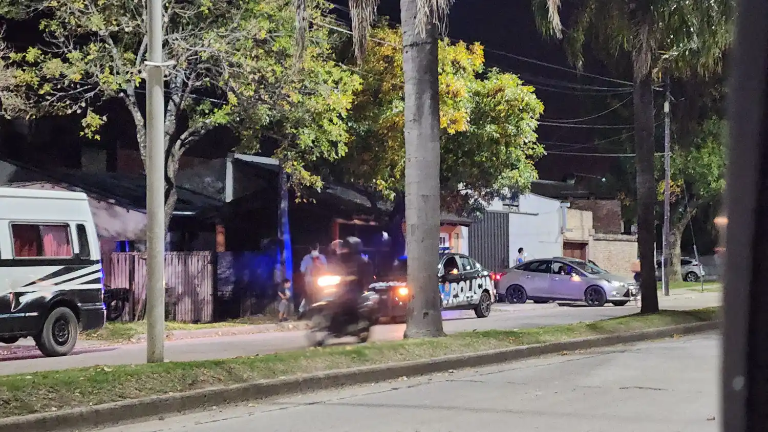 Robo policia patrullero noche villa del parque aristóbulo del valle - 3