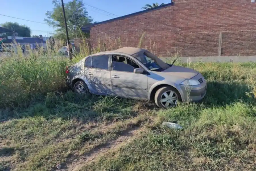 Trágico accidente en Nelson: se desvió con el auto y se incrustó en un poste
