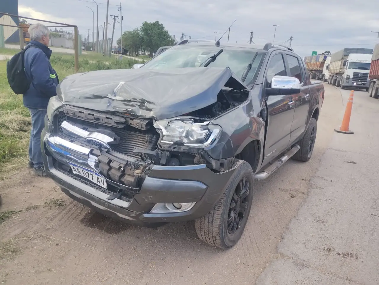 Con serios daños materiales terminó la camioneta Ford Ranger