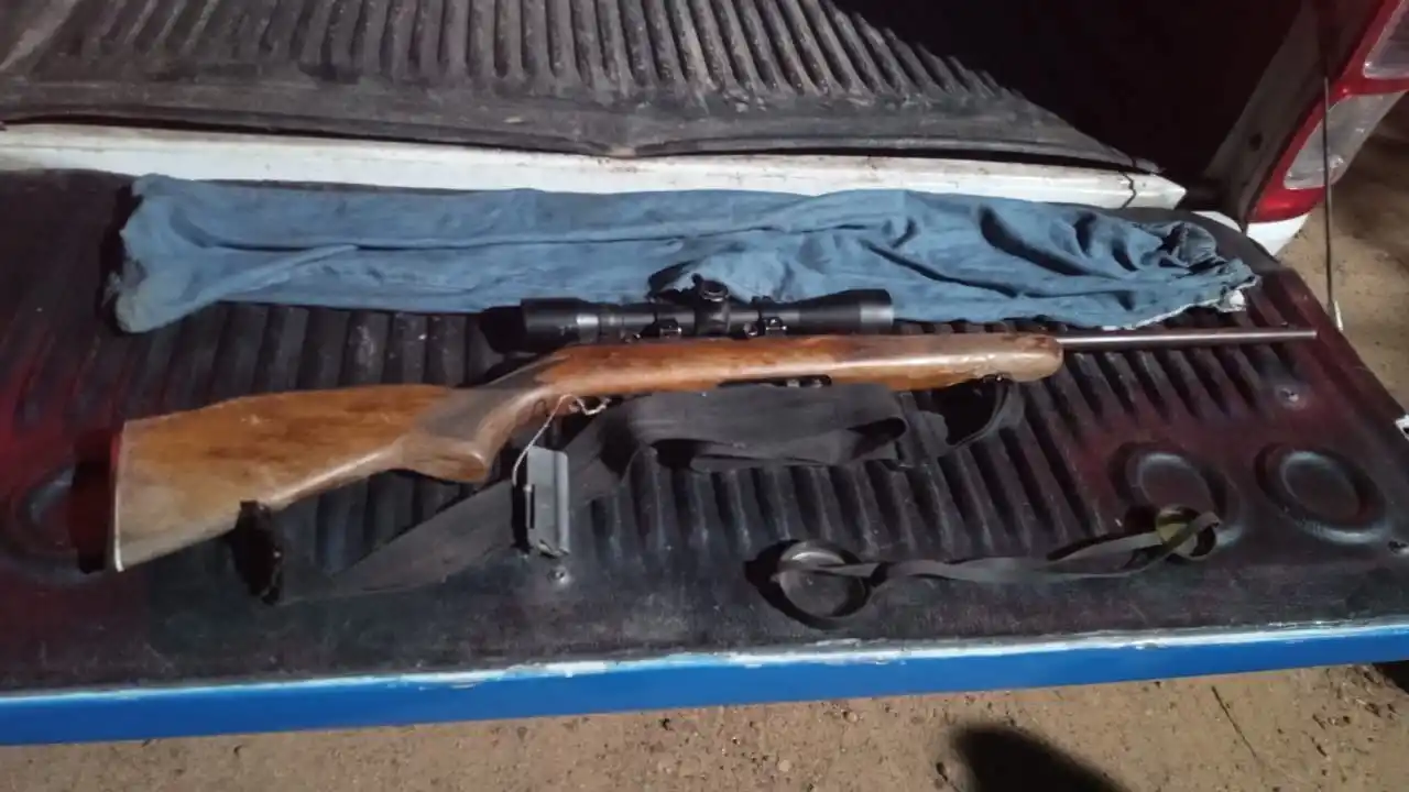 Preocupante: detuvieron a un hombre de la ciudad que circulaba con un arma larga calibre 22