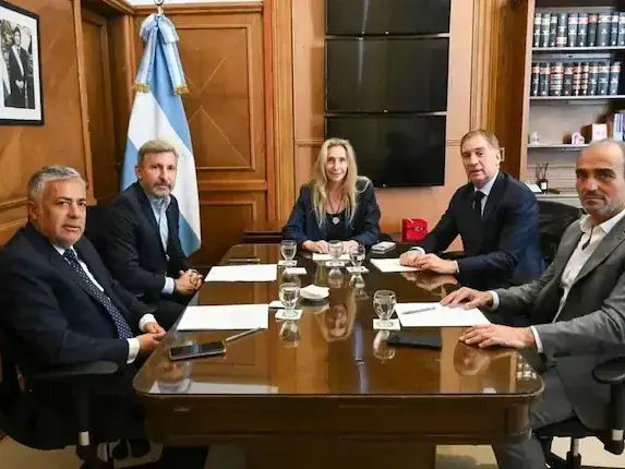 El Gobierno acelera las negociaciones políticas y pone la eliminación de las PASO como condición para los acuerdos