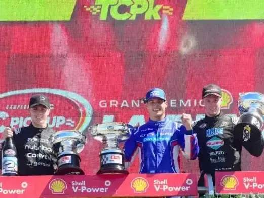 Azar en el centro del podio junto a Dianda y Palazzo .Foto: ACTC