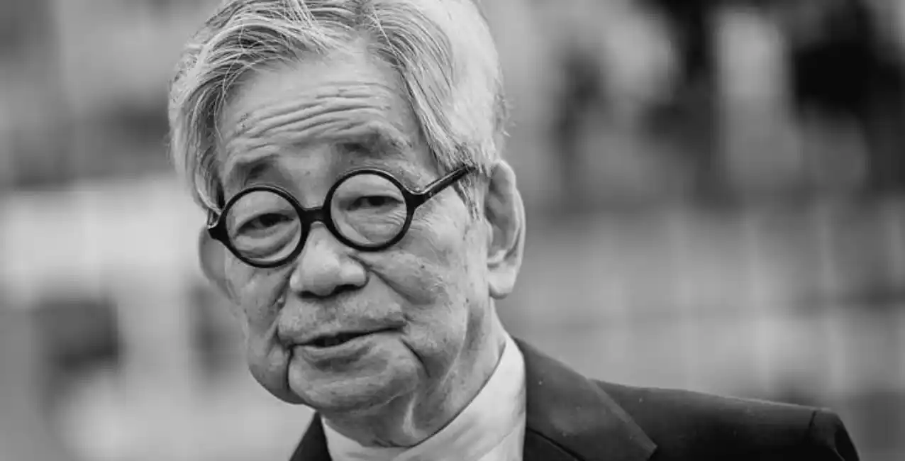 Murió Kenzburo Oe, el escritor japonés que ganó un Premio Nobel de Literatura