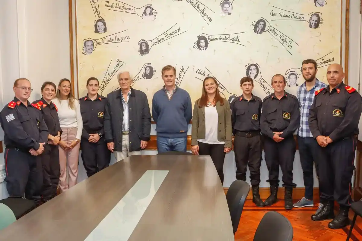 La municipalidad entregó reconocimientos a bomberos voluntarios de Gualeguaychú