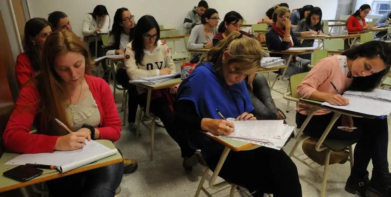 La ansiedad ayuda a empezar a mirar con tiempo la materia, aumenta la capacidad de creatividad, comprensión, evocación y es buena al momento de rendir, entre otros aportes al alumno. Foto: Luis Cetraro
