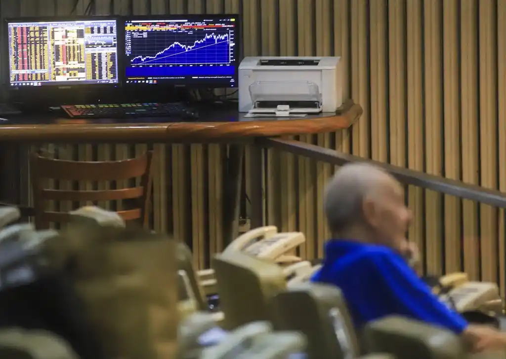 El Merval marcó otra fuerte caída y el riesgo país superó los 4.000 puntos